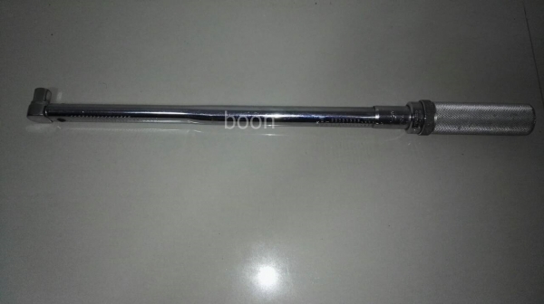 ขายด้ามปอนด์ Snap-on รุ่น qj3250a ขนาด1/2 ชนิดด้ามแข็งไม่หมุนฟรีสำหรับงานหนักแรงขันNm45-335 LB FT 30-250สภาพ 80\%