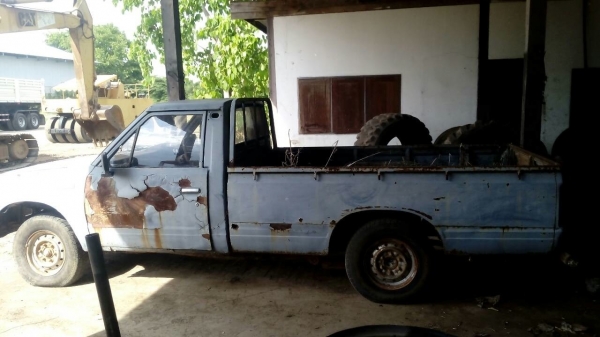 Datsun 720 ปี 1982 ใช้งานได้ Datsun 720 ปี 1982 ใช้งานได้