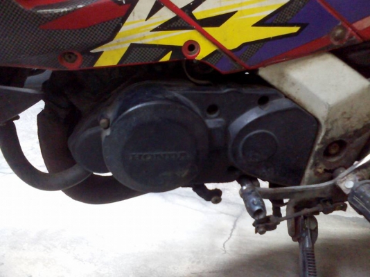 ขาย HONDA DASH 125 ล้อแม็ก ตัวแรก เครื่องดี ไม่ดัง ไม่หลวม ชุดสีไม่ค่อยสวย บังโคลนหน้าแตก ตามรูป มีผุตรงคันเกียร์หน่อยหนึ่ง รถใช้งานได้ปกติ เล่มพร้อมชุดโอน