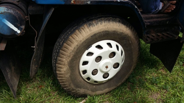 รถ TOYOTA 6 ล้อดั้ม BU87 / 110 แรงม้า.  ปี 33.     สนใจติดต่อ  081 - 6079515