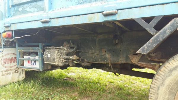 รถ TOYOTA 6 ล้อดั้ม BU87 / 110 แรงม้า.  ปี 33.     สนใจติดต่อ  081 - 6079515