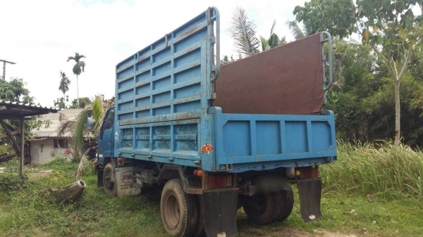 รถ TOYOTA 6 ล้อดั้ม BU87 / 110 แรงม้า.  ปี 33.     สนใจติดต่อ  081 - 6079515