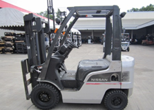 ขายรถโฟร์คลิฟท์ Nissan 1.5 ตัน เสาสูง 3 เมตร