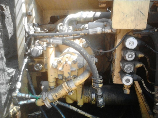 รถแบคโฮ KOMATSU  PC 120 - 6.      สนใจติดต่อ  081 - 6079515