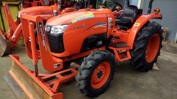 ขาย36แรงรถไร่สภาพเยี่ยม ไร้สนิม  ใช้น้อยสุดๆ200 กว่าชัวโมง