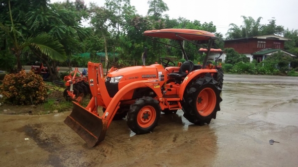 36แรงรถไร่ ใช้น้อยสีสดมากๆ  พร้อมชุดดันดินหน้า และโรตาลี