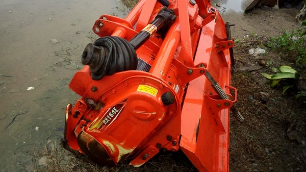 36แรงรถไร่ ใช้น้อยสีสดมากๆ  พร้อมชุดดันดินหน้า และโรตาลี