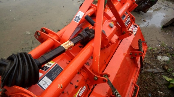 36แรงรถไร่ ใช้น้อยสีสดมากๆ  พร้อมชุดดันดินหน้า และโรตาลี