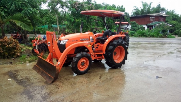 36แรงรถไร่ ใช้น้อยสีสดมากๆ  พร้อมชุดดันดินหน้า และโรตาลี