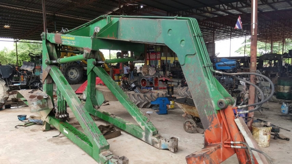 ขาย คีบอ้อย ของสามารถเกษตรยนต์ อุปกรณ์ครบ ซ่อมมือคีบกับทำสีใหม่ให้ด้วยครับ