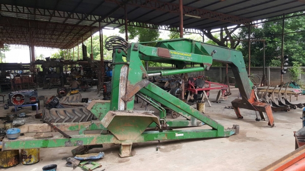 ขาย คีบอ้อย ของสามารถเกษตรยนต์ อุปกรณ์ครบ ซ่อมมือคีบกับทำสีใหม่ให้ด้วยครับ