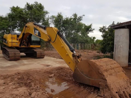 ขายรถแบ็คโฮ CAT 320 D กระบอกดำ JAPAN ใช้งานน้อย ช่วงล่างเปลียนมาให้ใหม่  ราคาต่อรองได้ครับ ถุกใจขายได้ขาย เจ้าของใจดีมากครับ