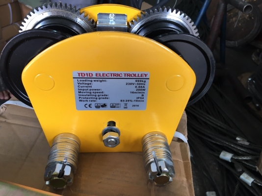 จำหน่าย รอกวิ่งไฟฟ้า ขนาด 1ตัน สายไฟยาว1.5เมตร ไฟ220โวล์ สอบถามได้ที่ 080-6135462