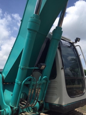 ขายรถแบ็คโฮ  KOBELCO SK200-6 YN-10 ไมล์ 13,xxx เอกสารเล่มทะเบียน ออกห้้างป้ายแดงไม่เคยทำสี  ราคาต่อรองมาเลยขายได้ขายครับ
