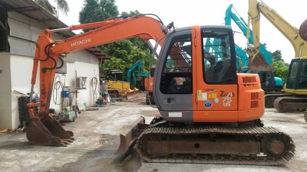 ขาย HITACHI  ZX 75 US มาใหม่...สภาพสวย...เดิมๆๆ  ไม่บิ้ว....เครื่องปั๊มดี ระบบดี...สนใจโทร  089-3818694  ดวงนภา