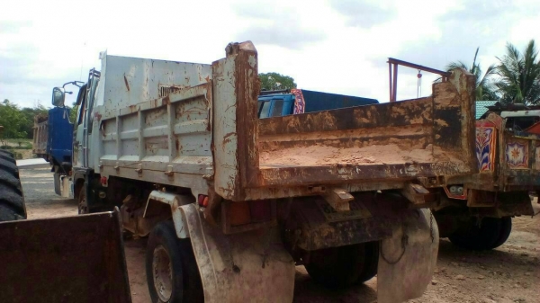 HINO-FD3H..HO7D 6ล้อดั้มพ์ พ.เวอร์ แอร์หนาวภาษีเต็มเล่มพร้อมชุดโอนยาง8.25ดีทั้งหกเส้นคัซีสวยๆ