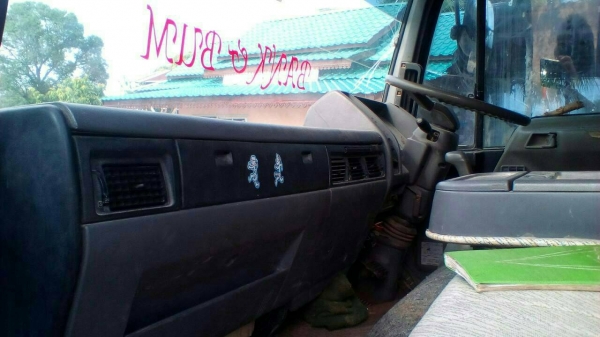 HINO-FD3H..HO7D 6ล้อดั้มพ์ พ.เวอร์ แอร์หนาวภาษีเต็มเล่มพร้อมชุดโอนยาง8.25ดีทั้งหกเส้นคัซีสวยๆ