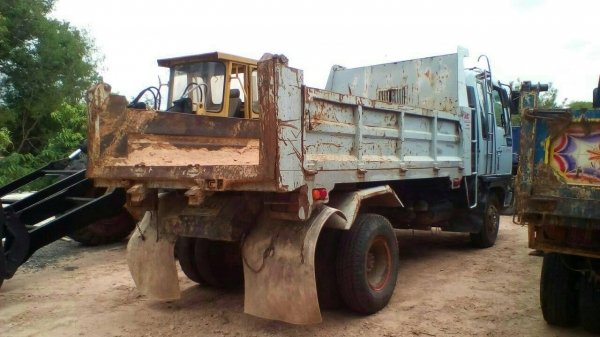 HINO-FD3H..HO7D 6ล้อดั้มพ์ พ.เวอร์ แอร์หนาวภาษีเต็มเล่มพร้อมชุดโอนยาง8.25ดีทั้งหกเส้นคัซีสวยๆ