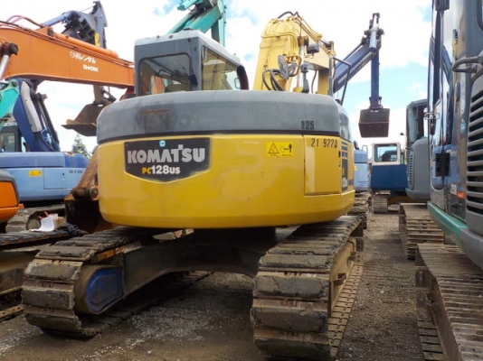 Komatsu PC128US-2EO ปี 2003 ใบแทร็คติดก้อนยาง นำเข้าจากญี่ปุ่น ถึงไทยเร็ว ๆ นี้ ราคาไม่แพงครับ