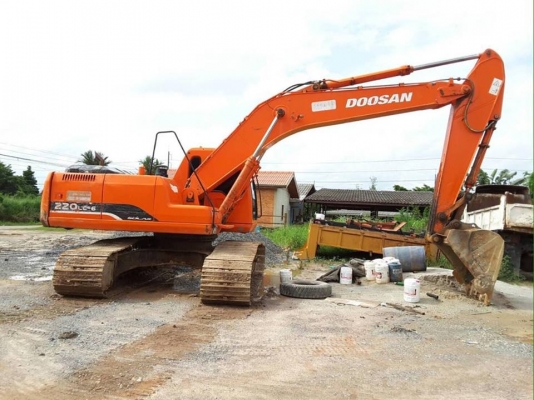 ขาย!! >>> Doosan 220LC-6 <<< รถพร้อมใช้งาน เอวไม่หลวม ราคา 880,000 บาท