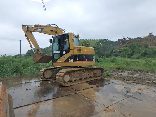 CAT 313CCR YR2004 ใบแทร็คติดก้อนยาง ใช้งานน้อยแค่ 2911 ชม. นำเข้าจากญี่ปุ่น