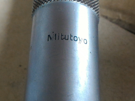 ไมโครมิเตอร์แบบพิเศษ ยี่ห้อ Mitutoyo จากญี่ปุ่น พร้อมแท่นเอาไปยึด สภาพสวย