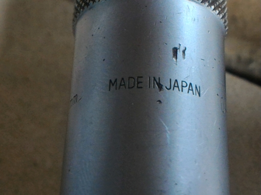 ไมโครมิเตอร์แบบพิเศษ ยี่ห้อ Mitutoyo จากญี่ปุ่น พร้อมแท่นเอาไปยึด สภาพสวย