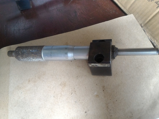 ไมโครมิเตอร์แบบพิเศษ ยี่ห้อ Mitutoyo จากญี่ปุ่น พร้อมแท่นเอาไปยึด สภาพสวย