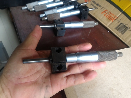 ไมโครมิเตอร์แบบพิเศษ ยี่ห้อ Mitutoyo จากญี่ปุ่น พร้อมแท่นเอาไปยึด สภาพสวย