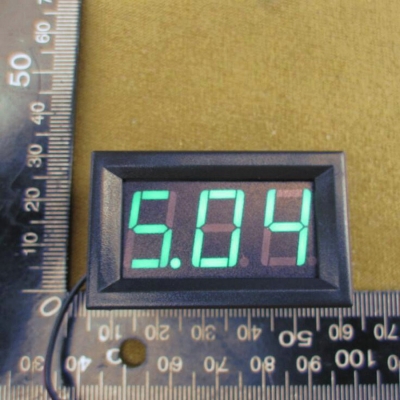 อุปกรณ์แสดงแรงดันไฟฟ้า โวลต์มิเตอร์วัดแสดงค่าไฟชาร์ทและแรงดันแบตเตอรี เป็น LED สีเขียว มองเห็นชัด ส่งฟรี