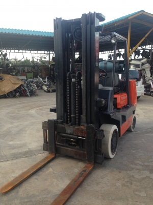 จัดให้อีกหนึ่งรายการครับ ของแปลกแต่มีจริง รถโฟล์คลิฟท์ TOYATA 3.5 ton เกียร์ออโต้ เสา3ชัก งาสไลด์ซ้ายขวา เครื่อง2F ใช้แก๊ส นำเข้ามาจากอเมริกา มีอยู่คันเดียวเท่านั้น เอาไปใช้เลยครับ ในราคา 349,999฿ ‪#&lrm;สนใจสอบถาม‬ โทร.081-9566498 คุณนรินทร์