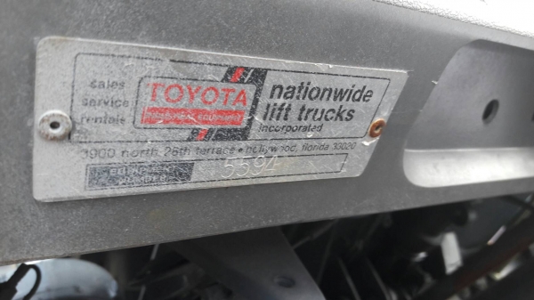 จัดให้อีกหนึ่งรายการครับ ของแปลกแต่มีจริง รถโฟล์คลิฟท์ TOYATA 3.5 ton เกียร์ออโต้ เสา3ชัก งาสไลด์ซ้ายขวา เครื่อง2F ใช้แก๊ส นำเข้ามาจากอเมริกา มีอยู่คันเดียวเท่านั้น เอาไปใช้เลยครับ ในราคา 349,999฿ ‪#&lrm;สนใจสอบถาม‬ โทร.081-9566498 คุณนรินทร์