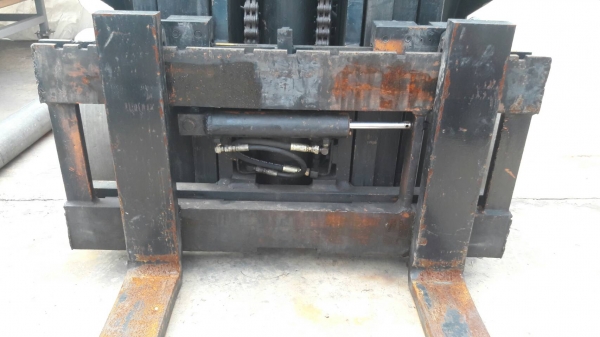 จัดให้อีกหนึ่งรายการครับ ของแปลกแต่มีจริง รถโฟล์คลิฟท์ TOYATA 3.5 ton เกียร์ออโต้ เสา3ชัก งาสไลด์ซ้ายขวา เครื่อง2F ใช้แก๊ส นำเข้ามาจากอเมริกา มีอยู่คันเดียวเท่านั้น เอาไปใช้เลยครับ ในราคา 349,999฿ ‪#&lrm;สนใจสอบถาม‬ โทร.081-9566498 คุณนรินทร์