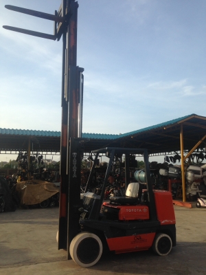 จัดให้อีกหนึ่งรายการครับ ของแปลกแต่มีจริง รถโฟล์คลิฟท์ TOYATA 3.5 ton เกียร์ออโต้ เสา3ชัก งาสไลด์ซ้ายขวา เครื่อง2F ใช้แก๊ส นำเข้ามาจากอเมริกา มีอยู่คันเดียวเท่านั้น เอาไปใช้เลยครับ ในราคา 349,999฿ ‪#&lrm;สนใจสอบถาม‬ โทร.081-9566498 คุณนรินทร์