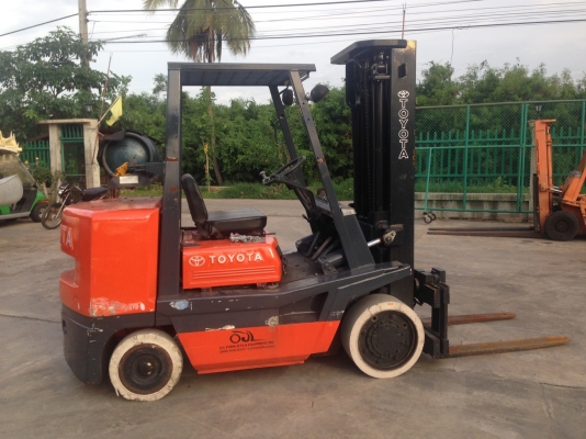 จัดให้อีกหนึ่งรายการครับ ของแปลกแต่มีจริง รถโฟล์คลิฟท์ TOYATA 3.5 ton เกียร์ออโต้ เสา3ชัก งาสไลด์ซ้ายขวา เครื่อง2F ใช้แก๊ส นำเข้ามาจากอเมริกา มีอยู่คันเดียวเท่านั้น เอาไปใช้เลยครับ ในราคา 349,999฿ ‪#&lrm;สนใจสอบถาม‬ โทร.081-9566498 คุณนรินทร์