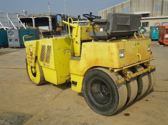 ขายรถบดสั่นสะเทือน SAKAI TW500 ขนาด 5 ตัน สภาพพร้อมใช้งาน From JAPAN ติดต่อ 063-9316985 ครับ