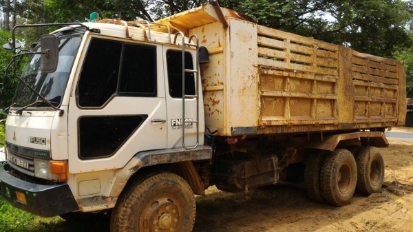 ขายดั้ม2เพลา FN527M-TD5&times;&times;&times; เบรกใหญ่ พาวเวอร์ จิฟฟี่ โลฮาย10สปีด รถใช้งานอยู่ เอกสารถูกต้อง เล่มทะเบียนพร้อมโอน ราคา690,000 สนใจโทร 090-8588220คุณนะ 093-3258446คุณบิว หรือเข้าดูสินค้าอื่นๆได้ที่ www.narong2truck.com หรือ www.truck.in.th/4