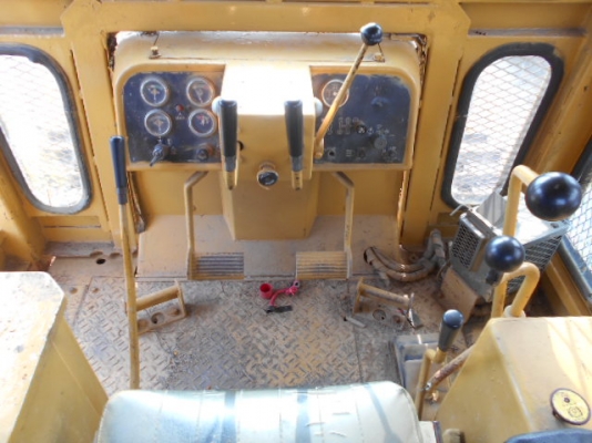 CAT D5B เครื่อง 10Z ซีเรียล 47X00631 นำเข้าจากญี่ปุ่น ไม่เคยใช้งานในไทย ถึงไทยเร็ว ๆ นี้ครับ