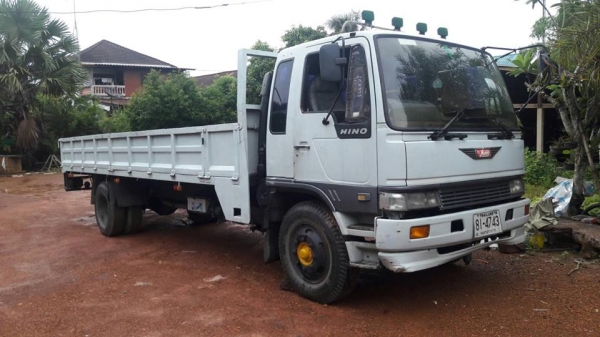 ขายรถ7.20เมตร HINO 3H เครื่อง195แรง รถสวยสภาพดี ตัวแท้ใช้งานอยู่ เอกสารถูกต้อง เล่มทะเบียนพร้อมโอน ราคา590,000 สนใจโทร 090-8588220คุณนะ 093-3258446คุณบิว หรือเข้าดูสินค้าอื่นๆได้ที่ www.narong2truck.com หรือ www.truck.in.th/498 หรือเพจFacebook ณรงค์ ซื้อข