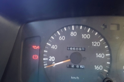 ขายรถบรรทุกหกล้อ HINO เครื่อง 136 แรง รถห้างแท้ ยาง 7.25 ไมล์ 196,xxx ทะเบียนพร้อม