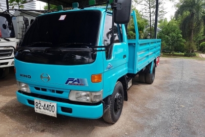 ขายรถบรรทุกหกล้อ HINO เครื่อง 136 แรง รถห้างแท้ ยาง 7.25 ไมล์ 196,xxx ทะเบียนพร้อม