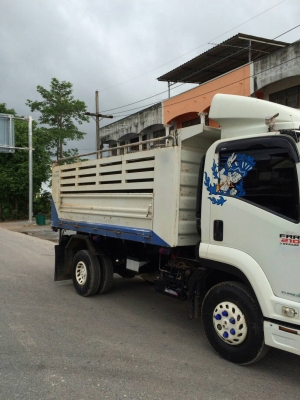 รถอีซูซุ 6 ล้อดั้ม FRR 210 แรงม้า. ปี 55.    สนใจติดต่อ  081 - 6079515