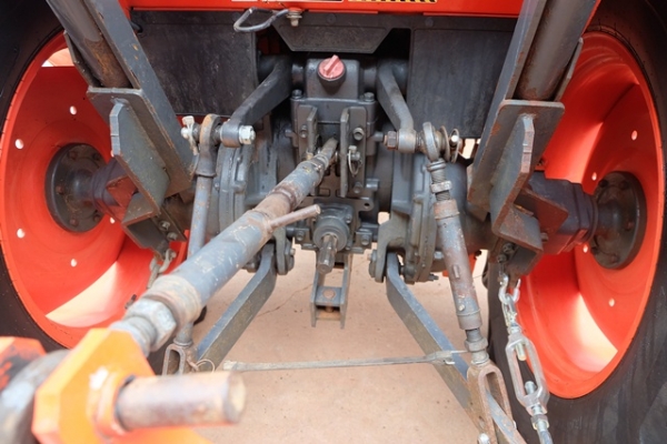 ขายรถไถรุ่น L4708 ดาวน์ 10,000 บาท พร้อมใบมีด ผานพรวน มีเอกสารพร้อมโอน รถสวยพร้อมใช้งาน