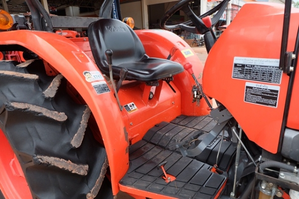 ขายรถไถรุ่น L4708 ดาวน์ 10,000 บาท พร้อมใบมีด ผานพรวน มีเอกสารพร้อมโอน รถสวยพร้อมใช้งาน