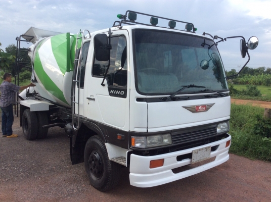 HINO 6 ล้อรถโม่ปูน( 4 คิว)เครื่อง 195 แรง เบครจิ๊ฟฟี่ พวงมาลัเพาเวอร์ เครื่องดี ยางดี  ครัทซีสวย  รถพร้อมใช้  เล่มทะเบียนพร้อมโอน ขาย750,000 บาท ศุภากร 081-1903107, 081-4252943
