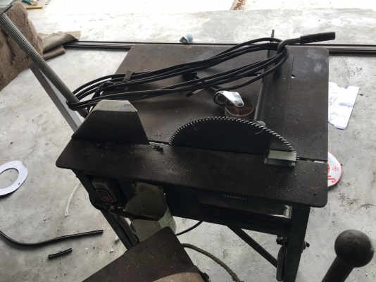 เครื่องตัดอะลูมิเนียม