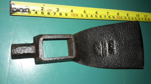 ขายจอบหงอนโบราณตราตา 2 lbs. Made in Germany.มือสอง