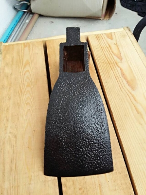 ขายจอบหงอนโบราณตราตา 2 lbs. Made in Germany.มือสอง