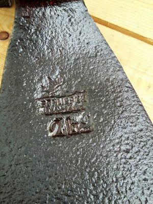 ขายจอบหงอนโบราณตราตา 2 lbs. Made in Germany.มือสอง