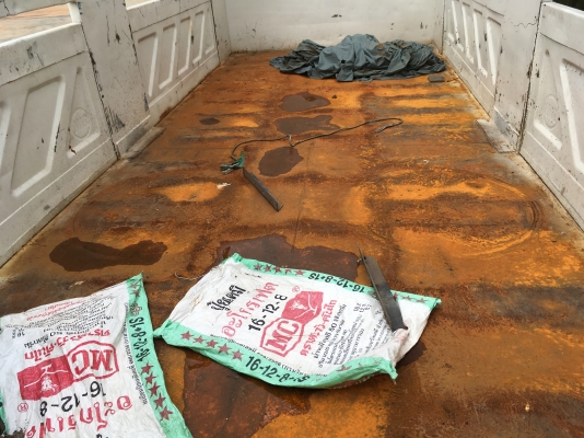 ขายกะบะล่องสามมิตรไม่ดั้ม  ยาว6.20  สภาพพร้อมใช้ไม่ผุ มีอยู่4ลูก